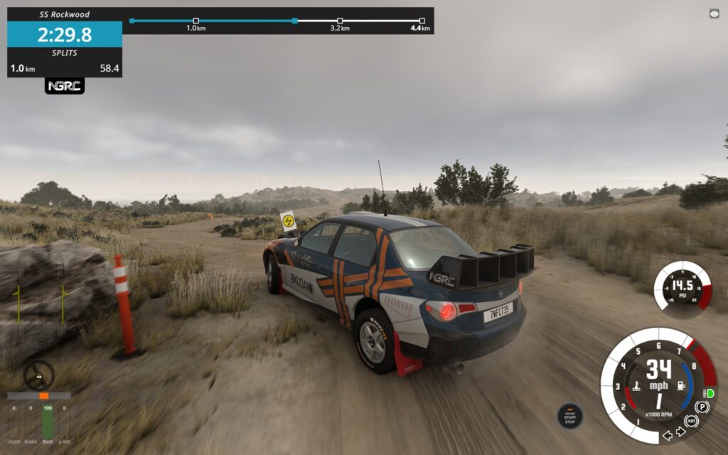 Voiture de rallye sur une spéciale en terre de la boucle NGRC Rally Utah 2026 dans BeamNG.drive v0.39